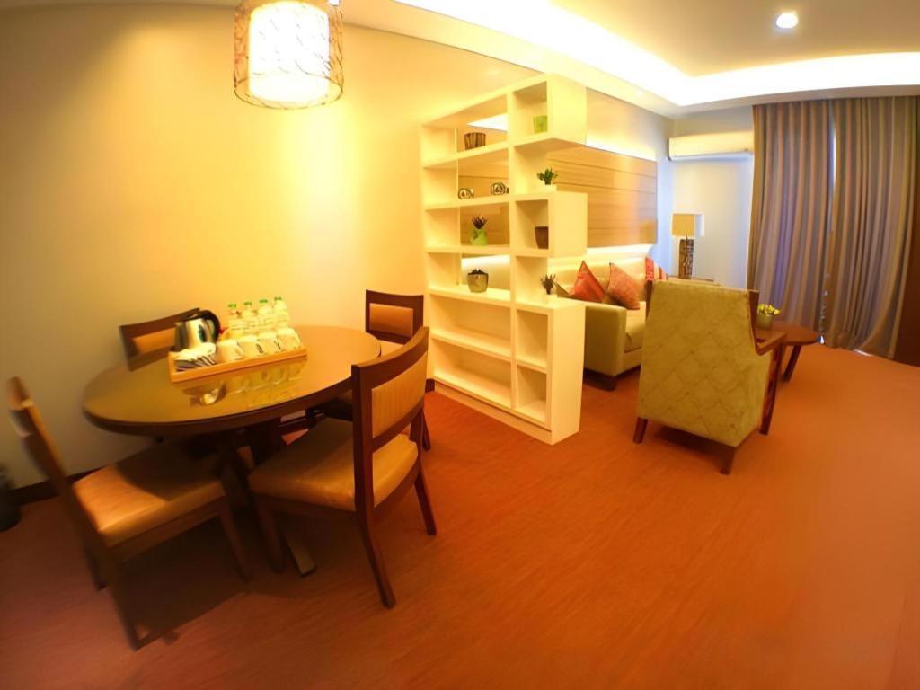 Mansion Garden Hotel Olongapo Exterior photo
