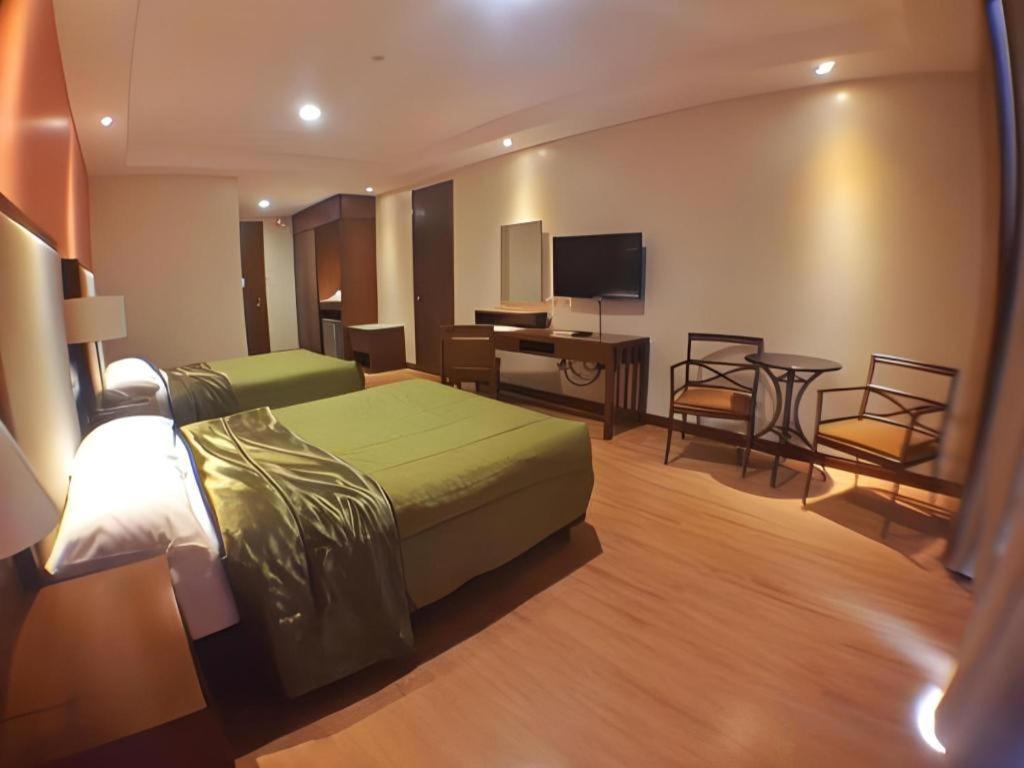 Mansion Garden Hotel Olongapo Exterior photo