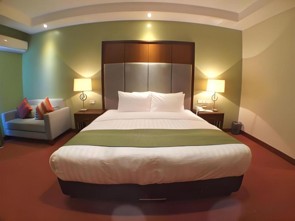 Mansion Garden Hotel Olongapo Exterior photo