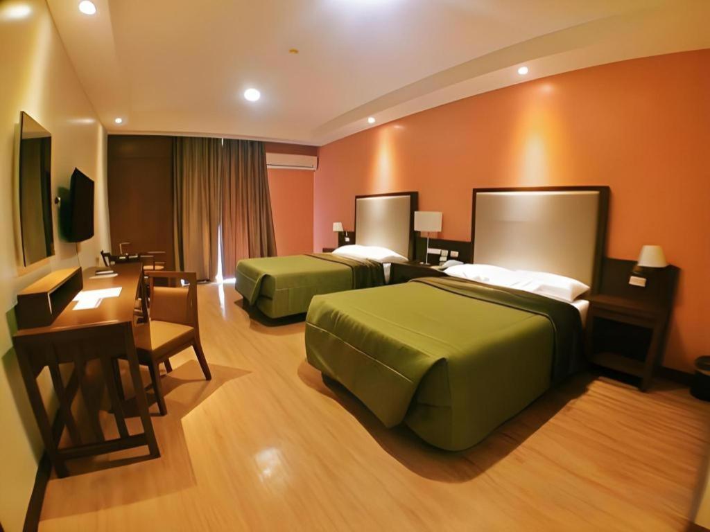 Mansion Garden Hotel Olongapo Exterior photo