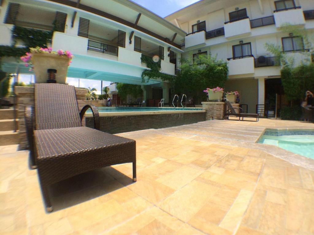 Mansion Garden Hotel Olongapo Exterior photo