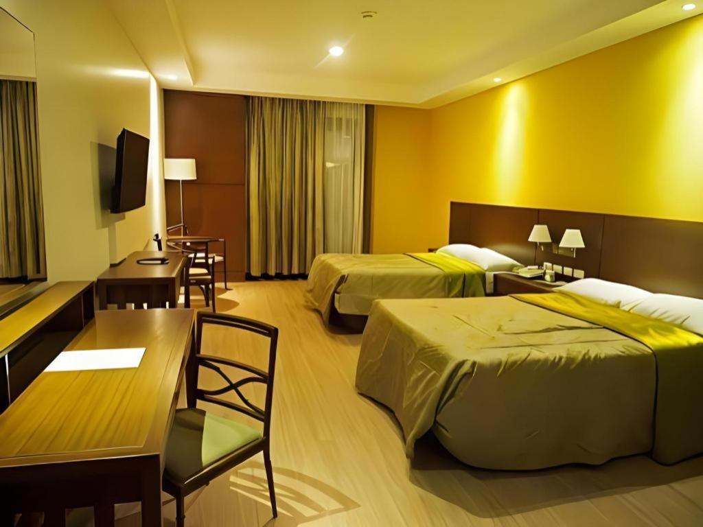Mansion Garden Hotel Olongapo Exterior photo