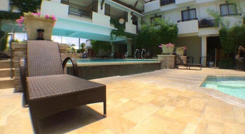 Mansion Garden Hotel Olongapo Exterior photo