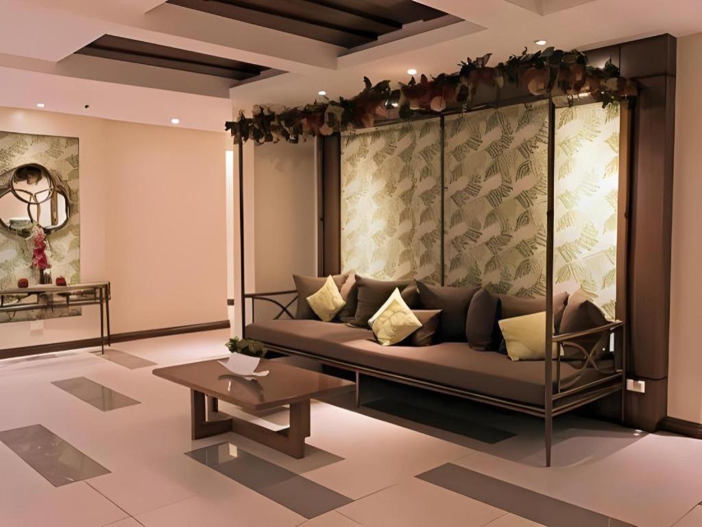 Mansion Garden Hotel Olongapo Exterior photo