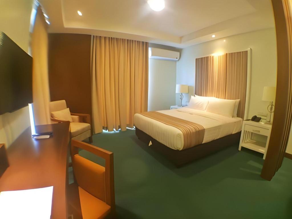 Mansion Garden Hotel Olongapo Exterior photo
